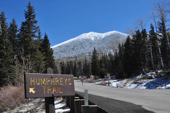 Início da trilha para subir o Humphrey Peak, em Flagstaff, no Arizona, Estados Unidos